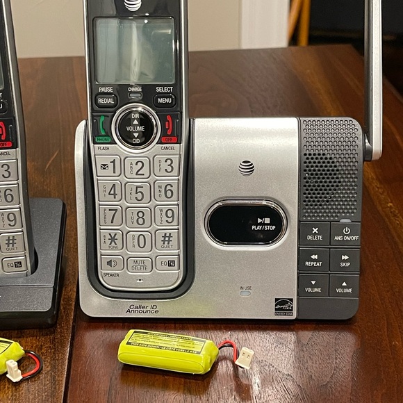 ATT CL82414 3 Handset Cordless Answering System extra handset - Picture 2 of 16